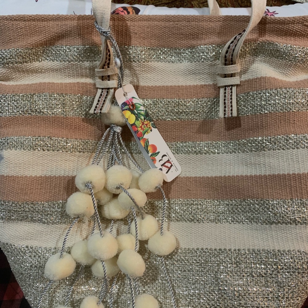 America and Beyond Tote